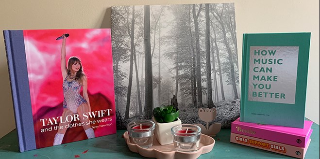 Books in a Taylor Swift display