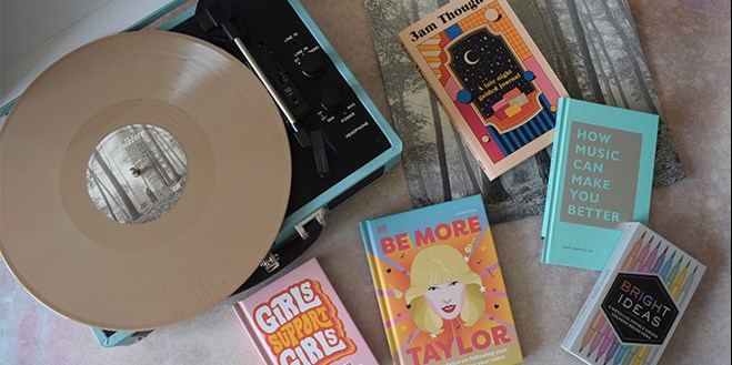 Record player surrounded by books in pastel colours